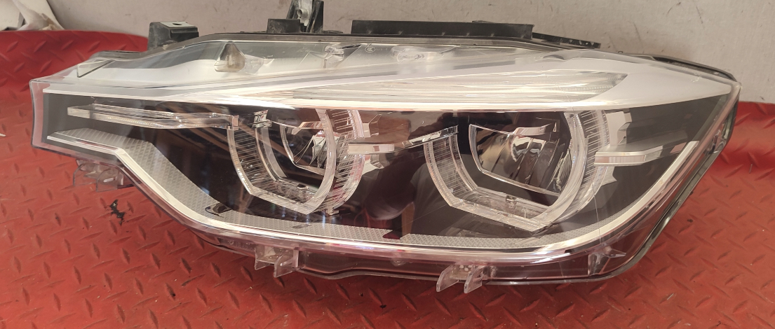 BMW 3 4 BMW F30 f31 f80 f82  Adaptive LED 7453481 / 7471306 Europa (sin modulos)